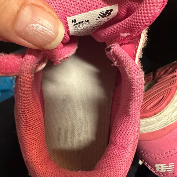 New balance toddler 680 V6 hook and loop running shoe size 7.5 pink - Picture 9 of 11